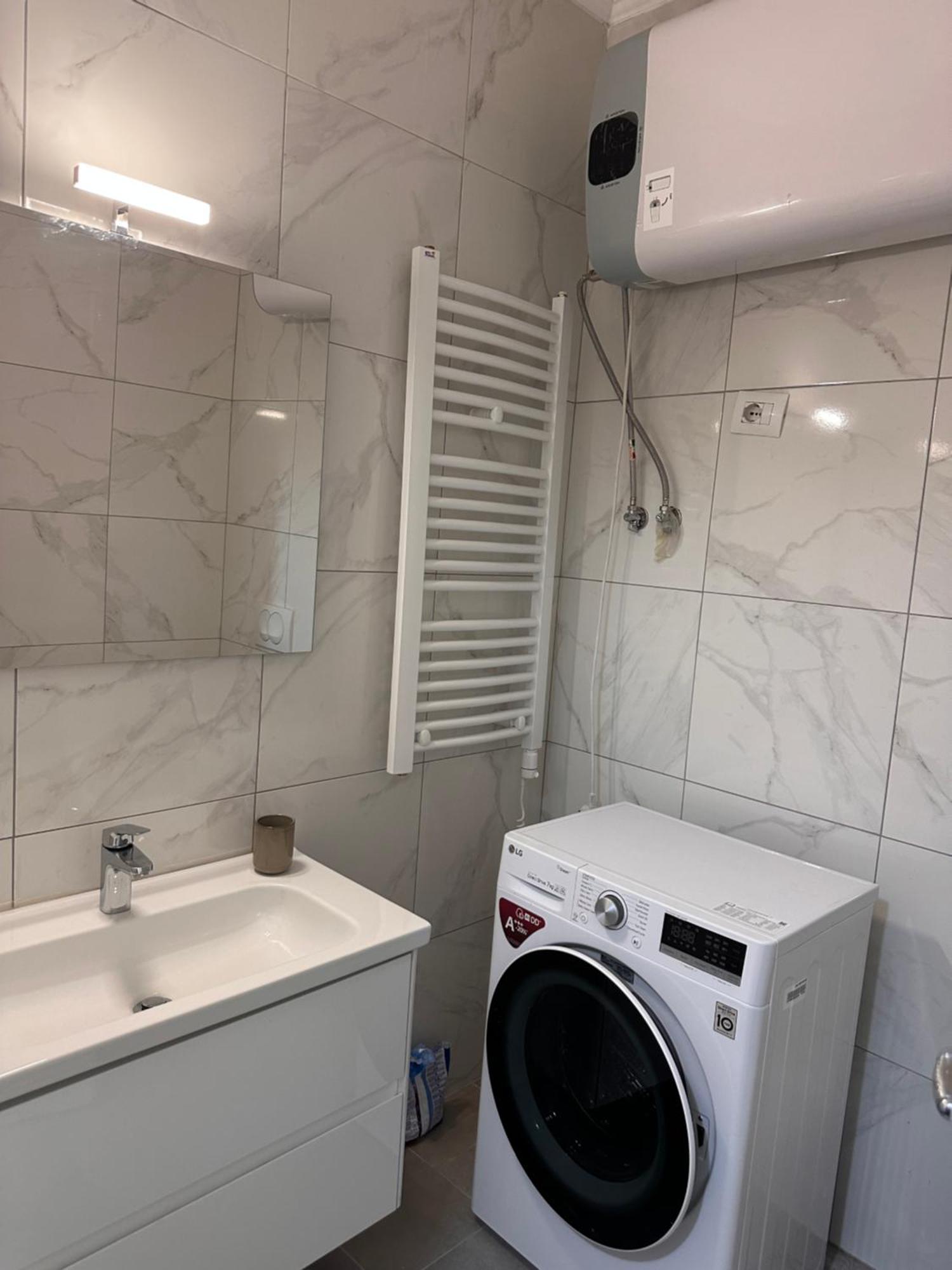 Spacious 2-Bedroom Apartment Near Center Tirana Exterior foto